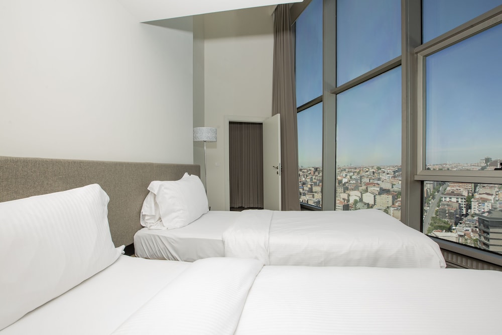 The Elysium Taksim 18/65