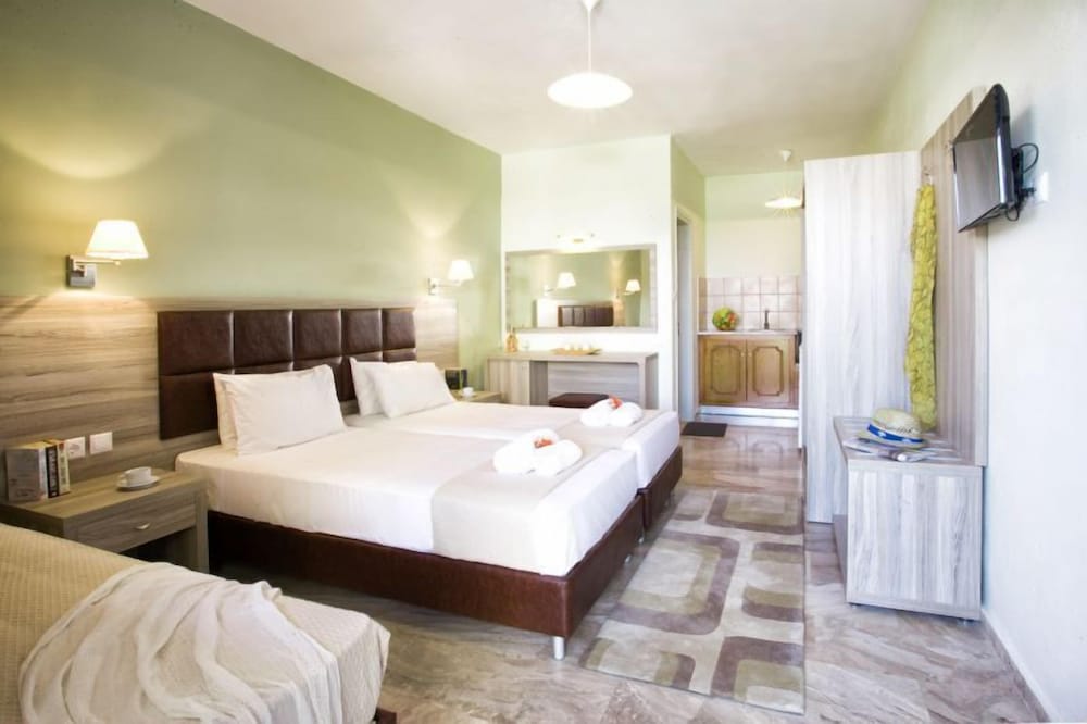 ROOM, TRIPLE