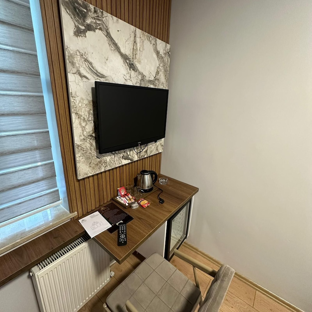 Lotis Hotel 25/35