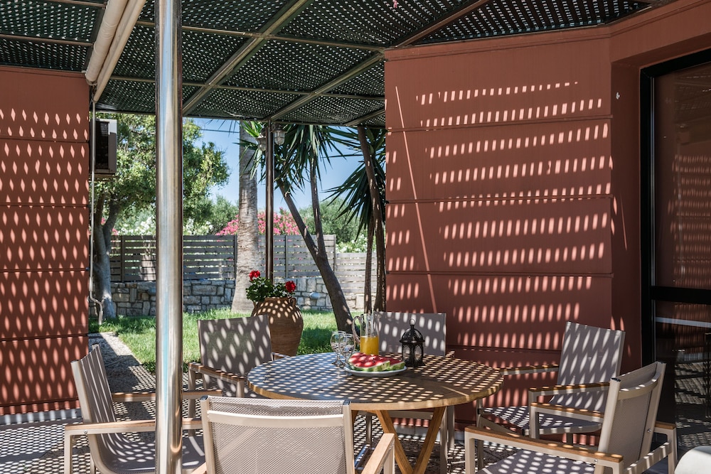 DAPHNIS VILLAS 13/60