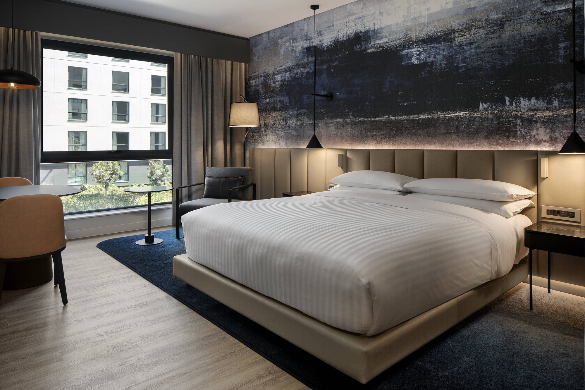 Wonderful, Guest Room, King and Double Bed, Club Lounge Access