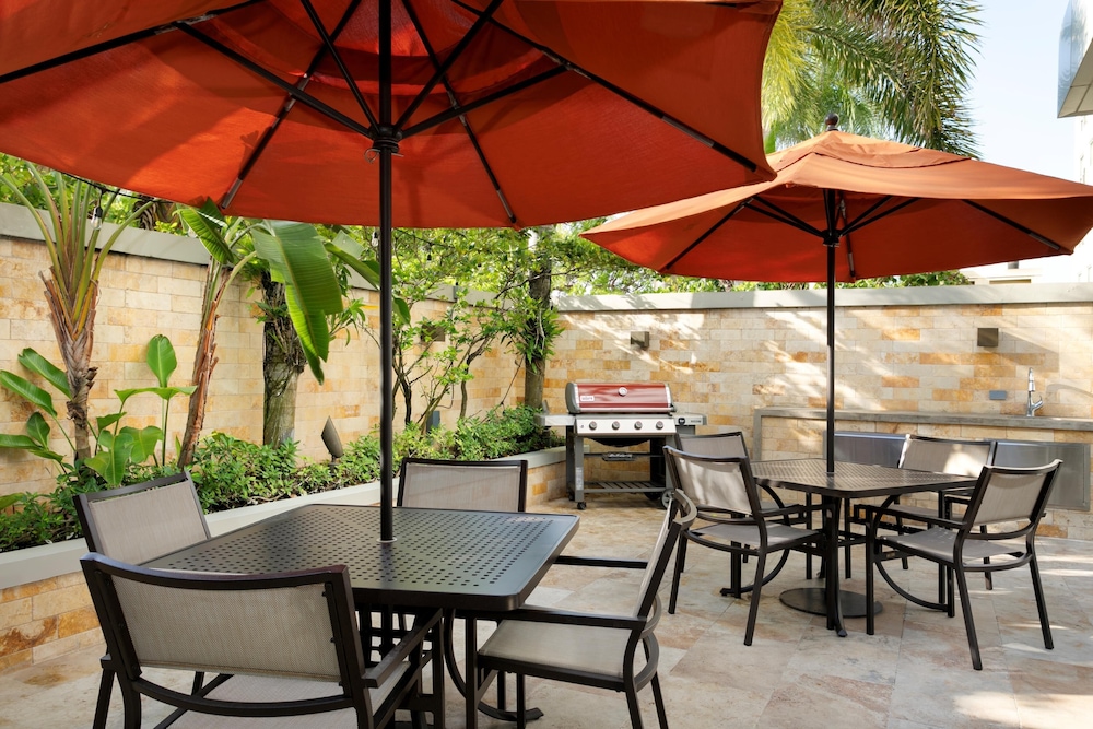 Hyatt House San Juan 54/74