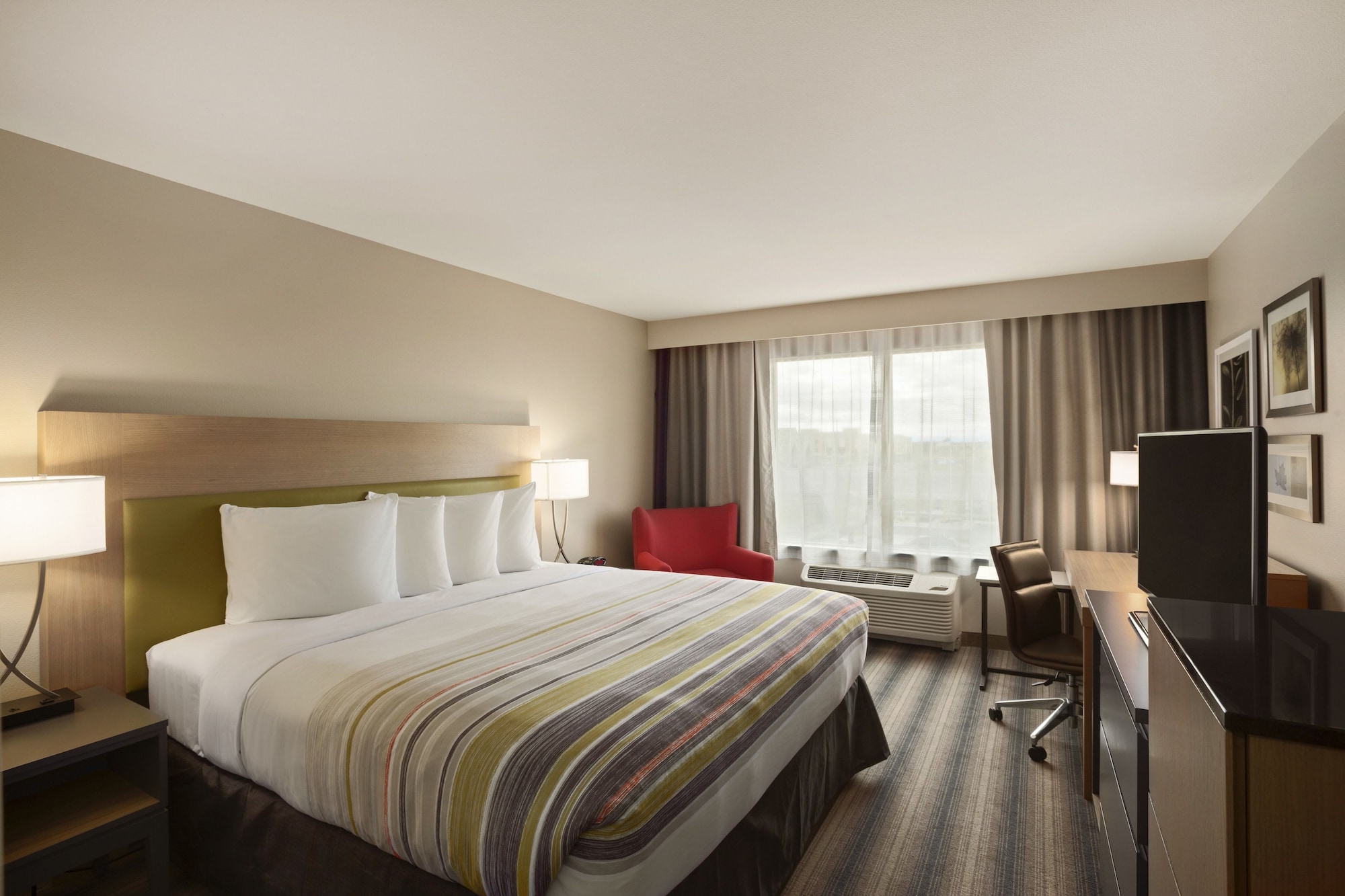 ROOM, KING BED, ACCESSIBLE