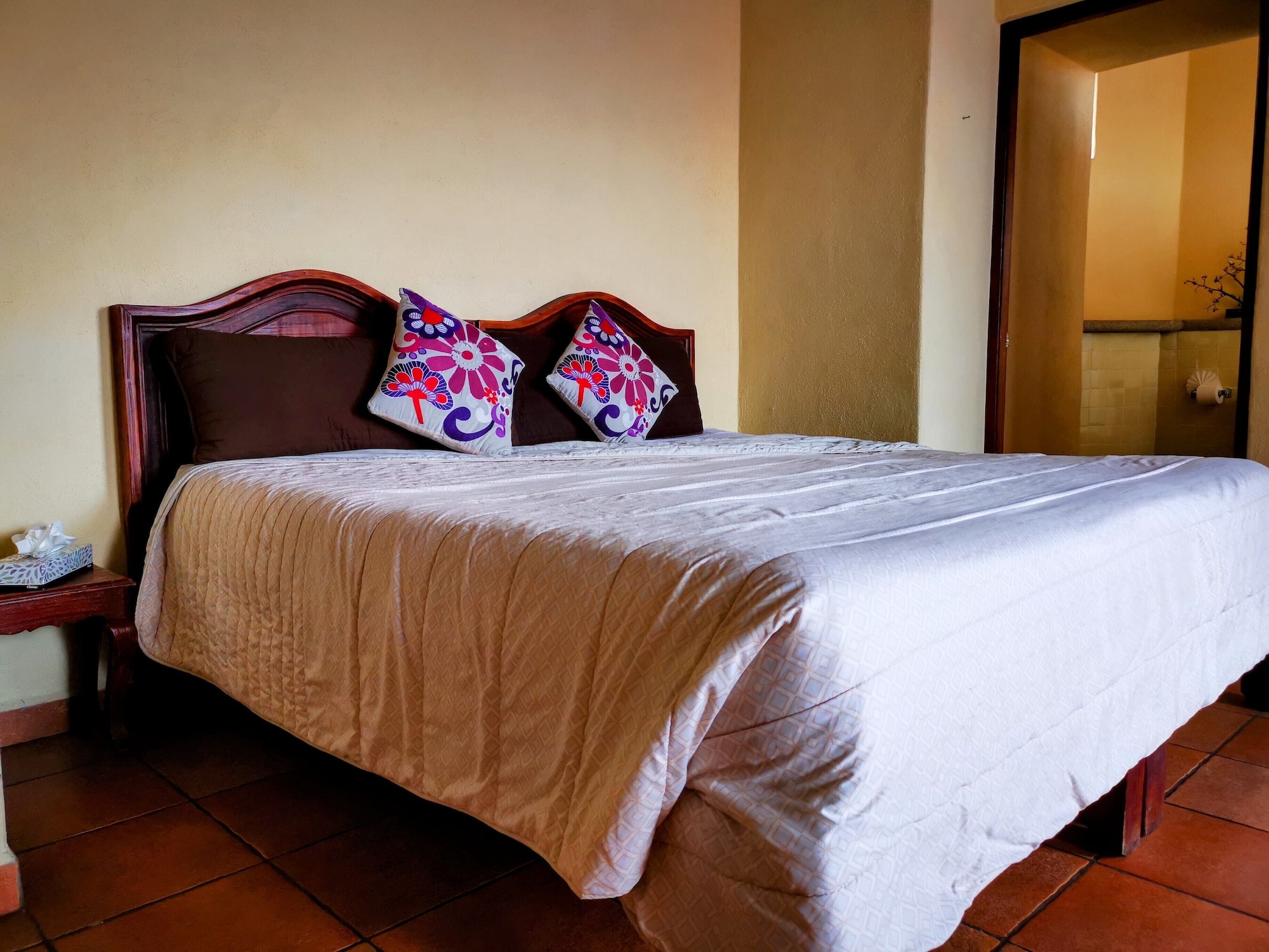 STANDARD, KING BED