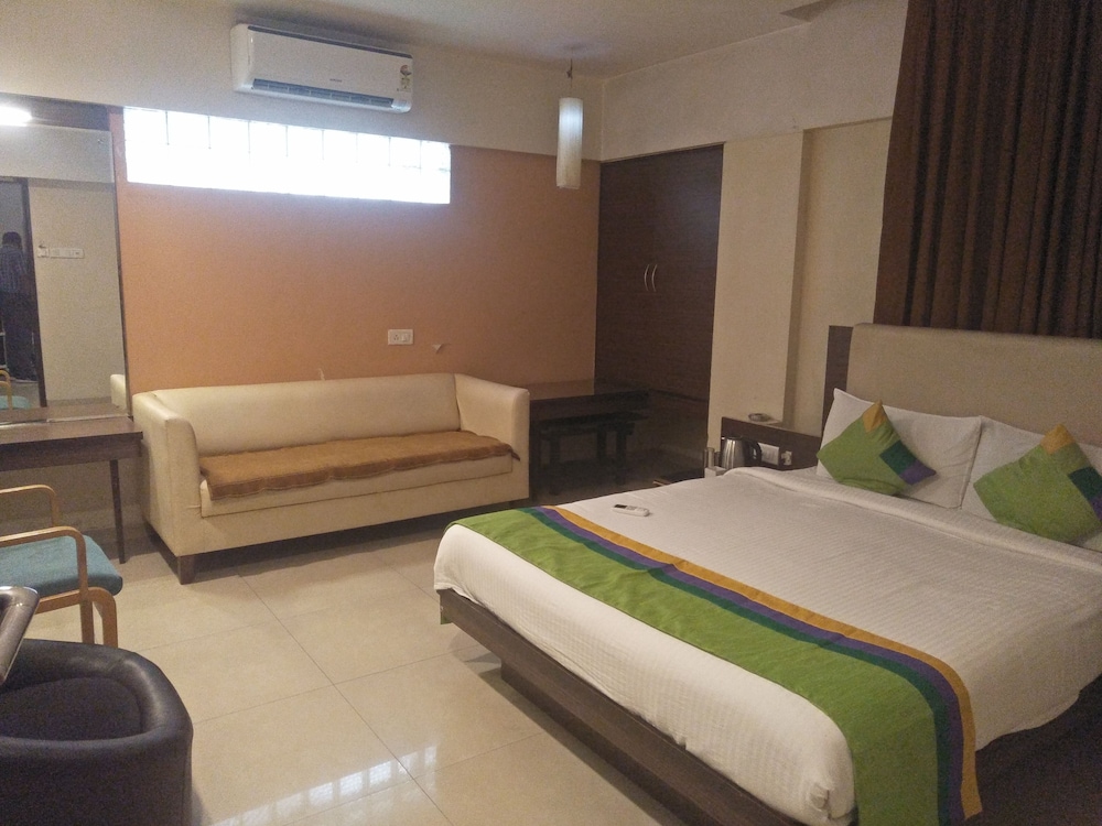 Hotel Basera 6/18