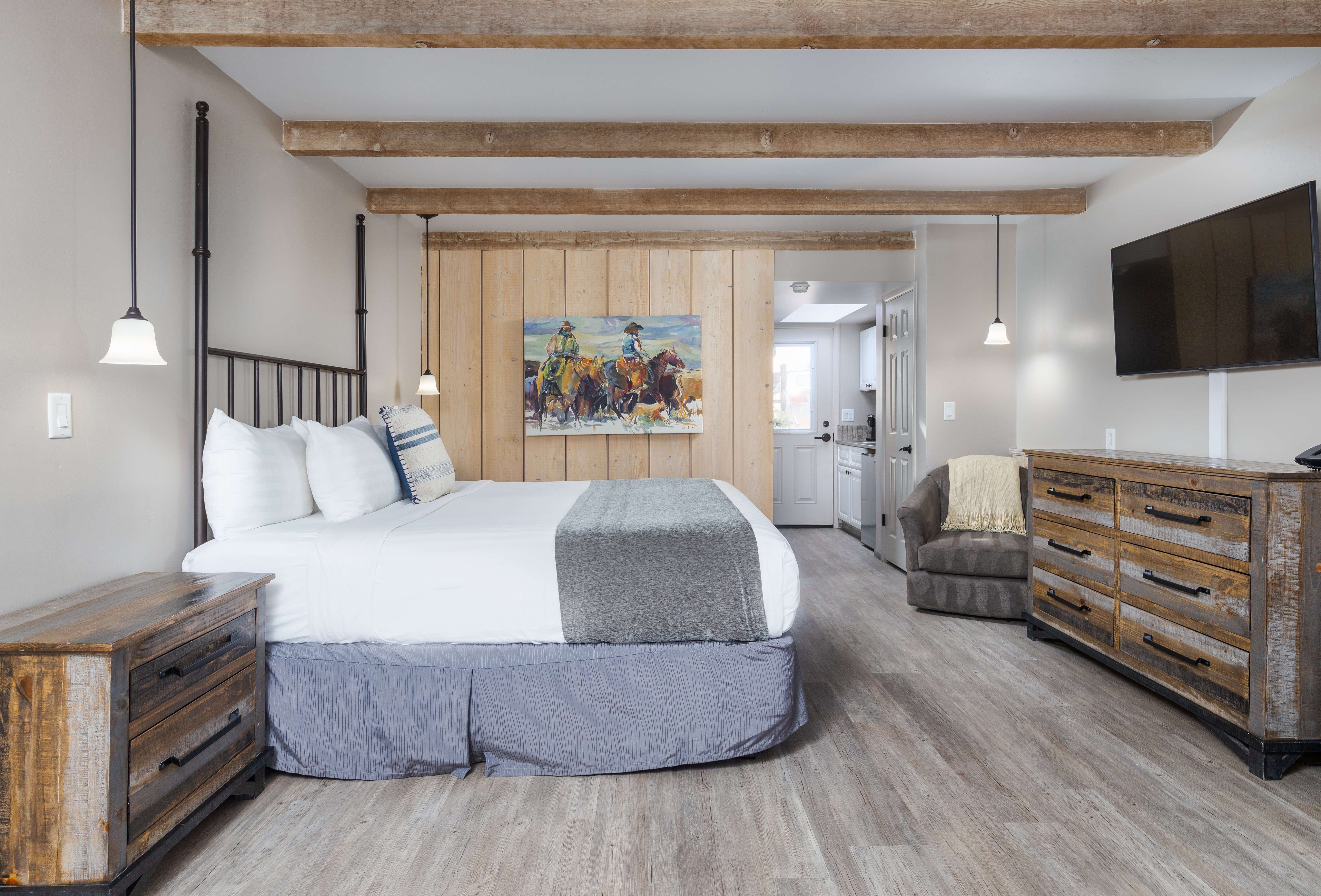 Sky Ranch Lodge 8/44