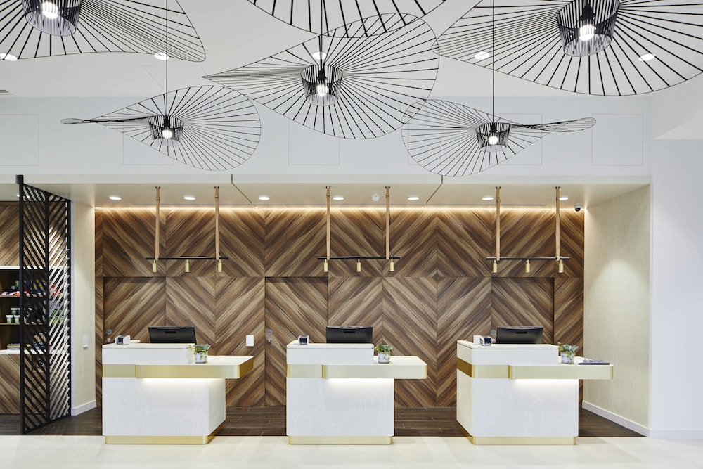 Courtyard by Marriott Luton Airport 9/57