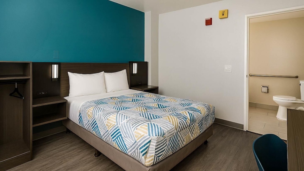 Motel6 Westminster, CA - North 22/60