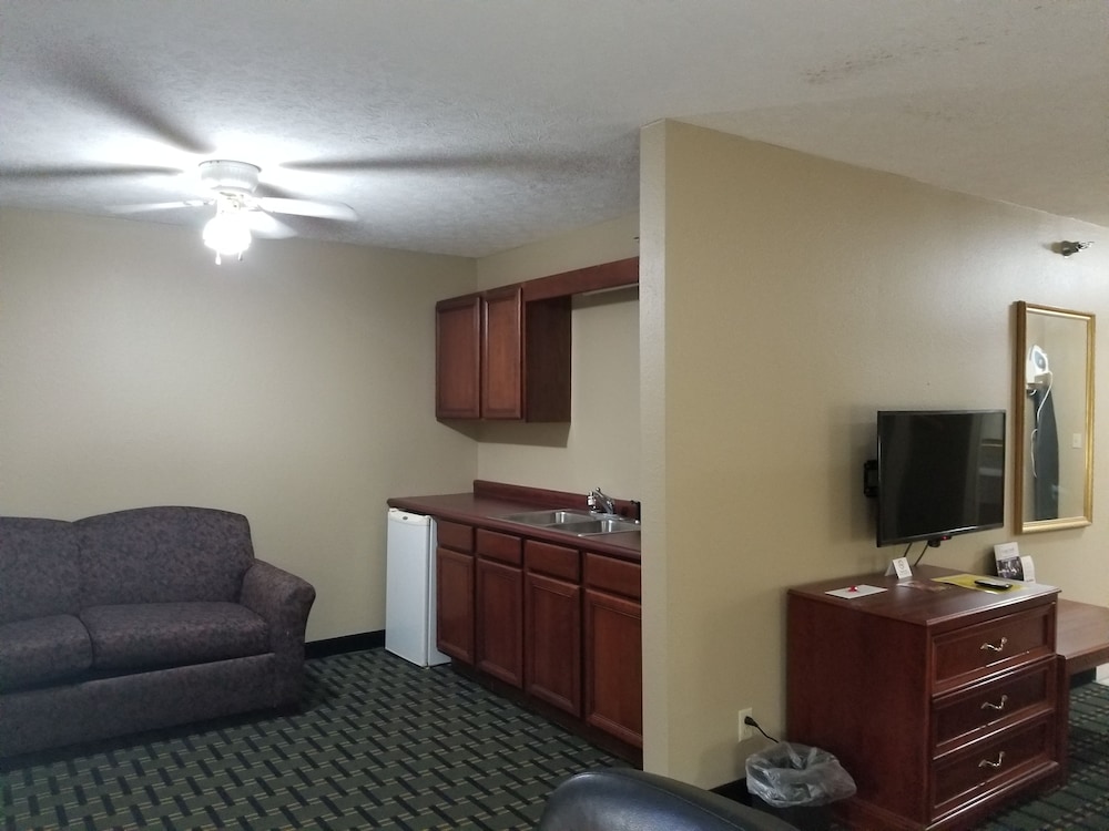 Super 8 by Wyndham Bellefontaine 28/38
