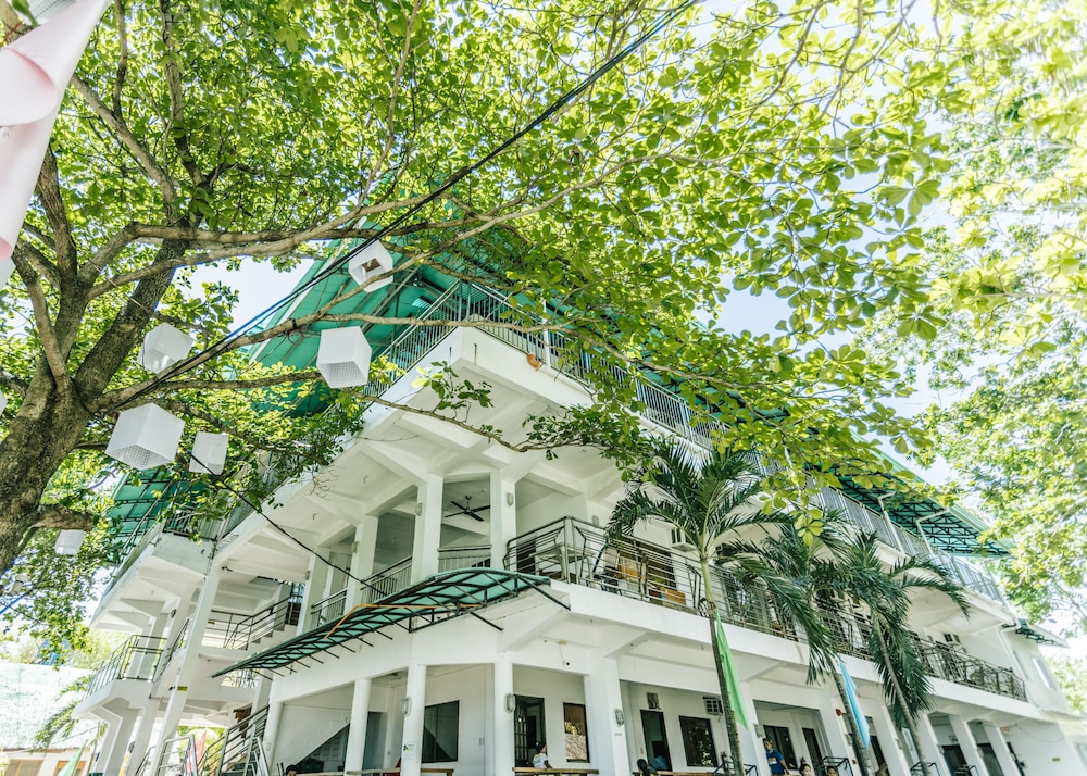 Hk Beach Resort 5/50