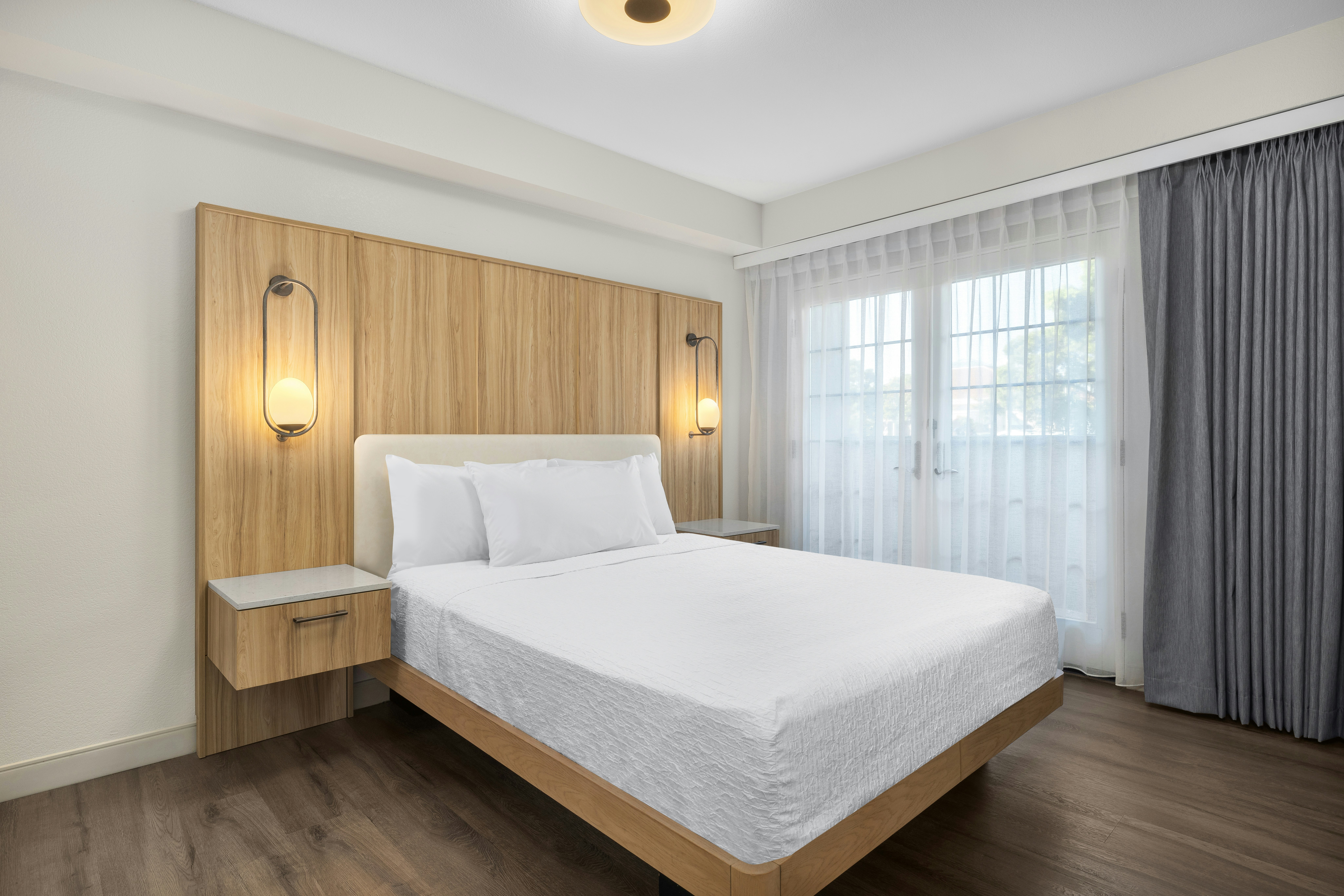 ROOM, KING OR QUEEN BED, ACCESSIBLE