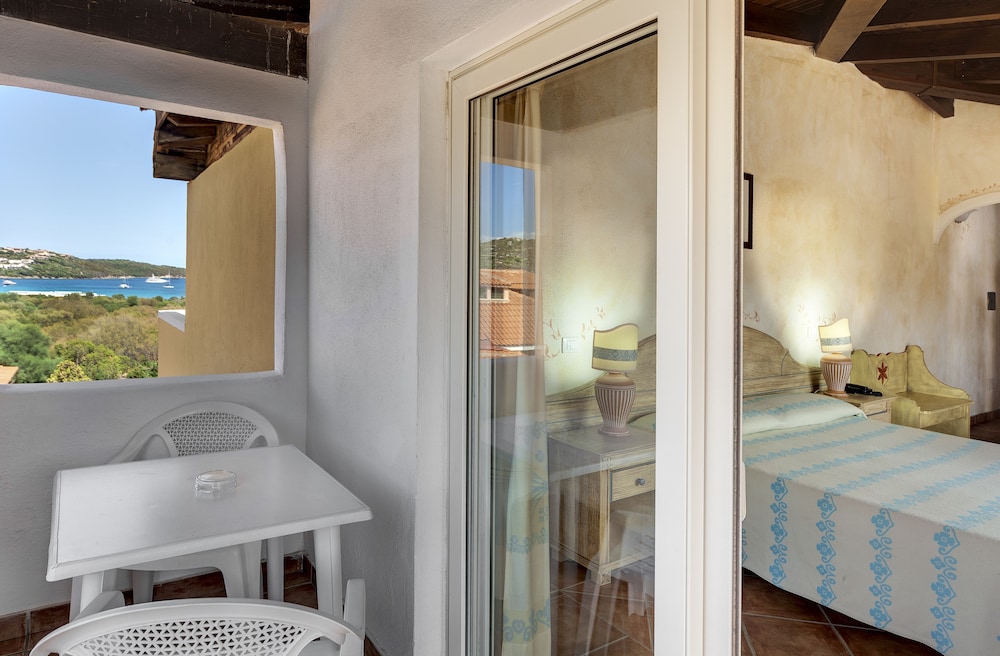 Colonna Beach Hotel 50/50
