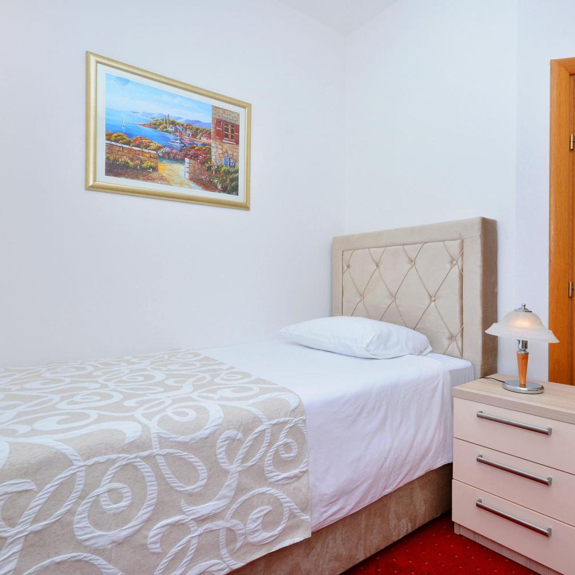 Room, Single
