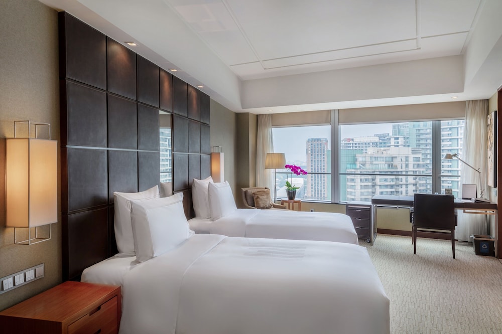 DELUXE, TWIN BEDS