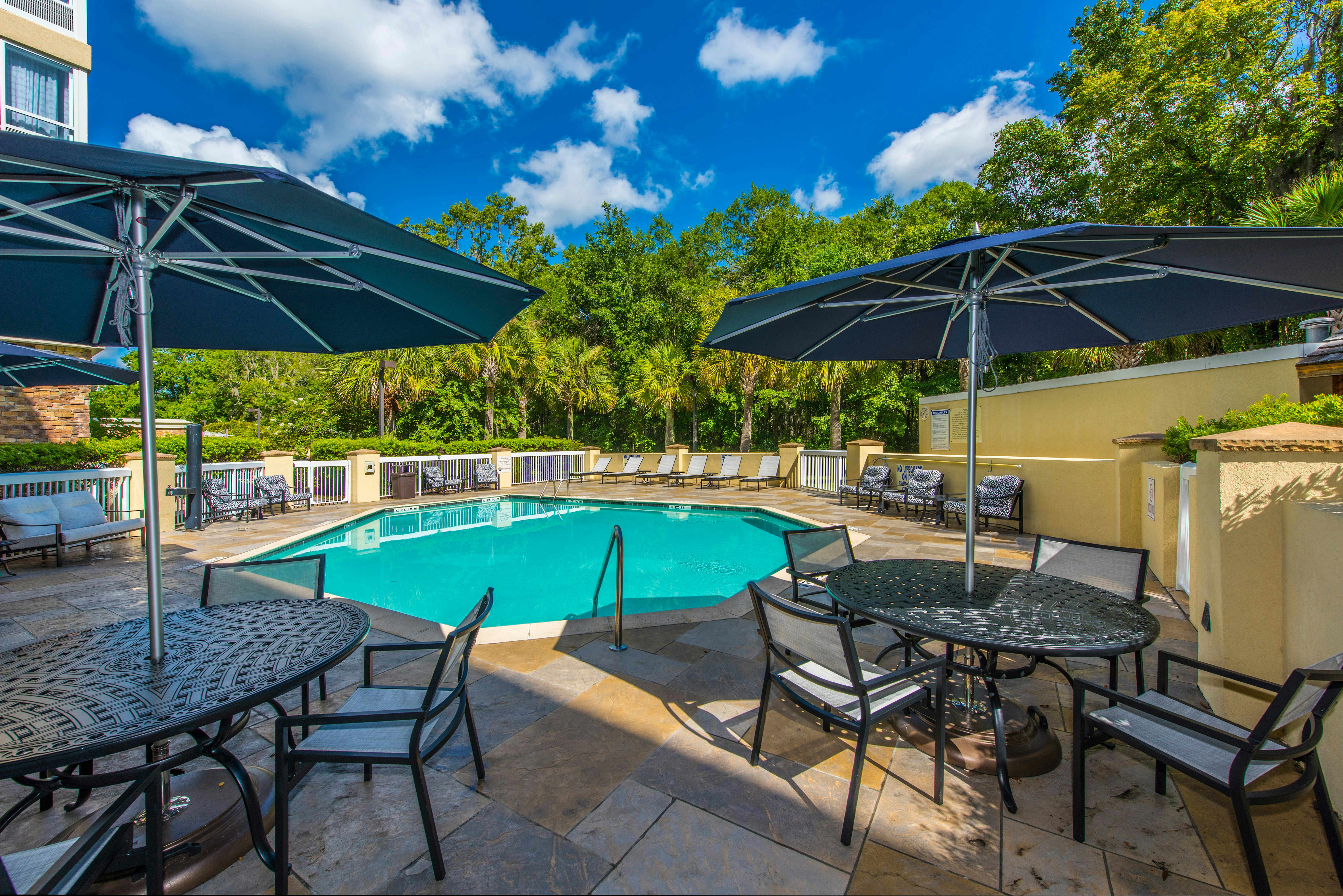 Doubletree By Hilton North Charleston Convention Center 32/32