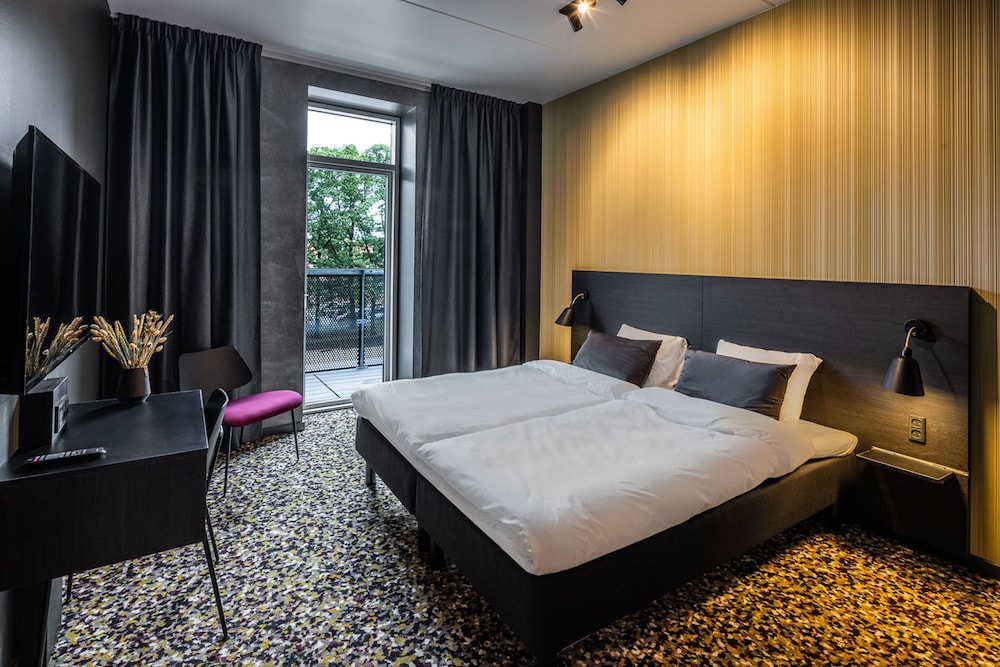 Peak 12 Hotel 18/63