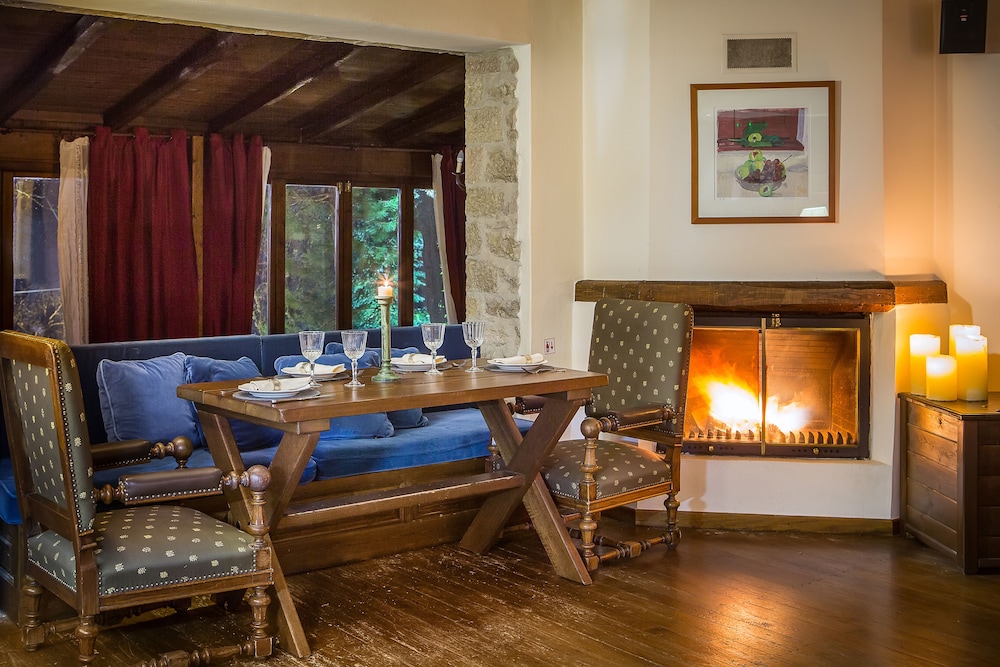 Country Club Hotel & Suites 40/75