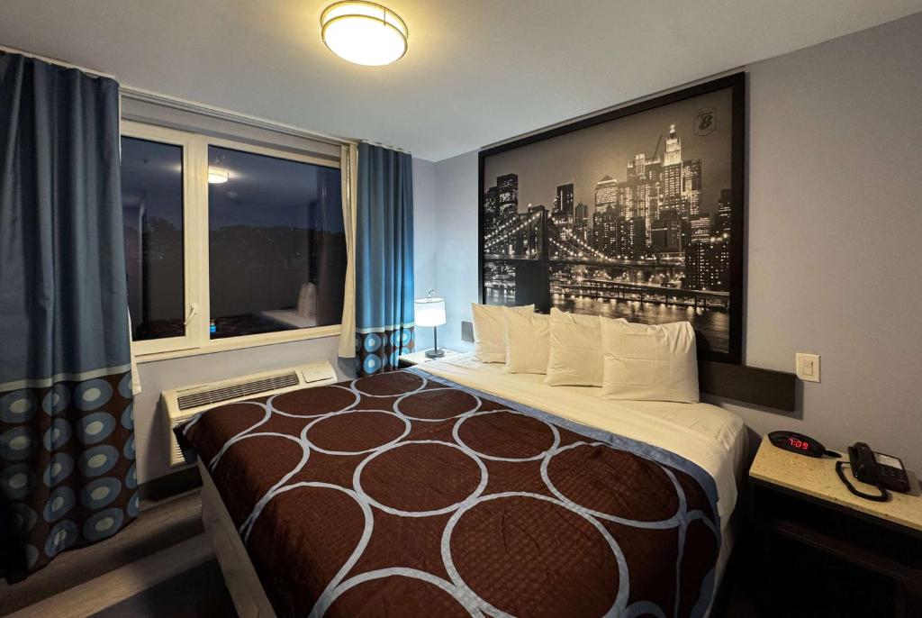 Super 8 by Wyndham Brooklyn Fulton Street/Broadway Junction 18/40