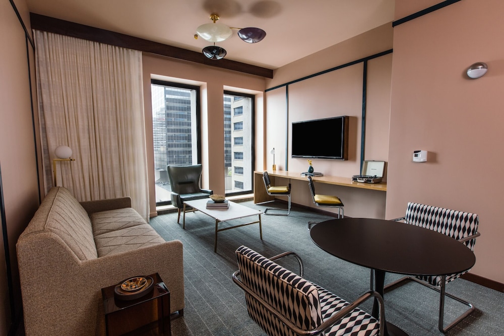 Fairlane Hotel 27/38