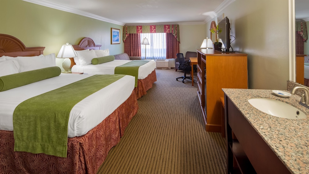 Best Western Harbour Inn & Suites 13/36