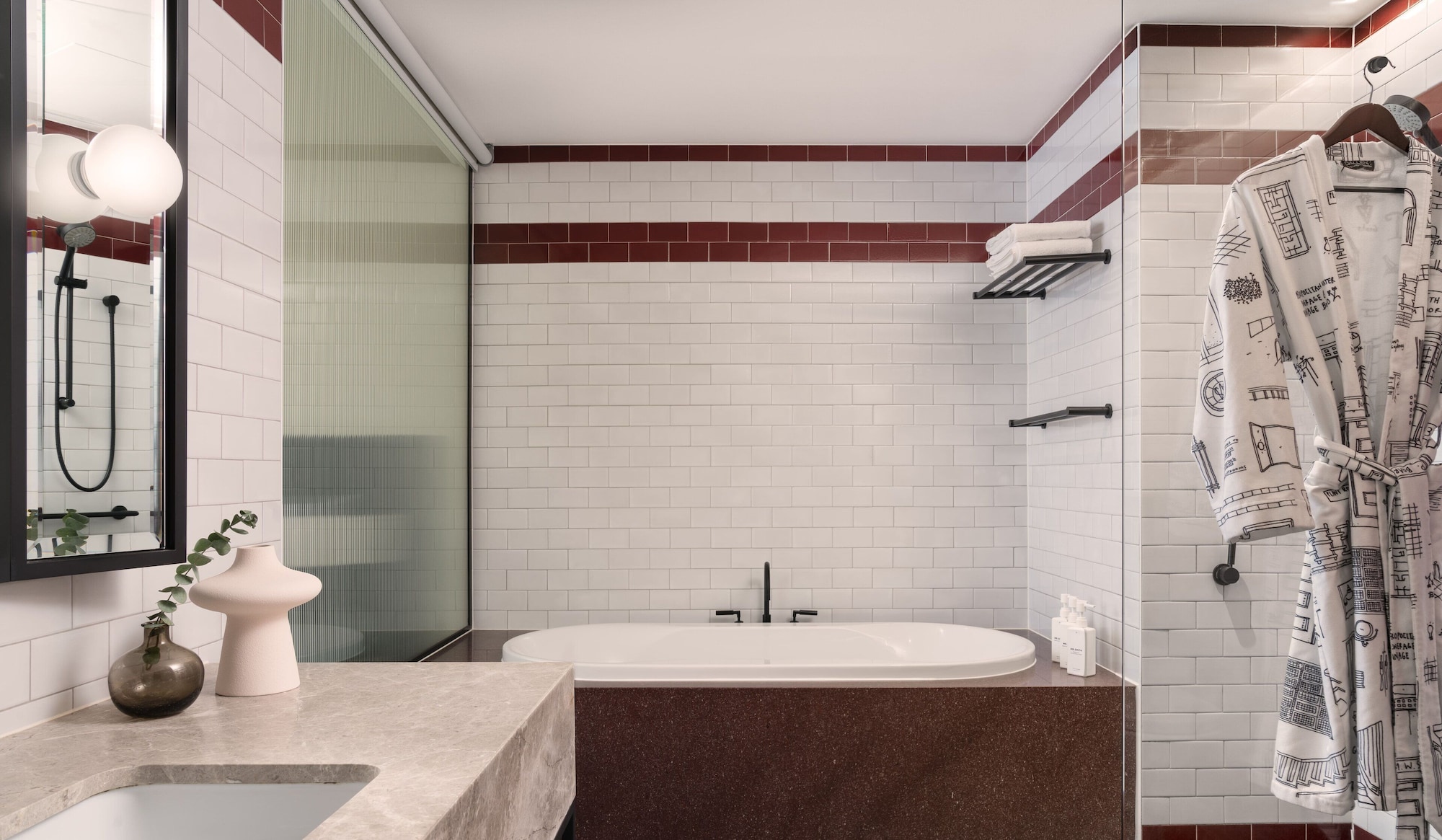 غرفة بريميوم بسرير كينج بمنطقة جلوس، Kimpton Margot Sydney an IHG Hotel 4/4