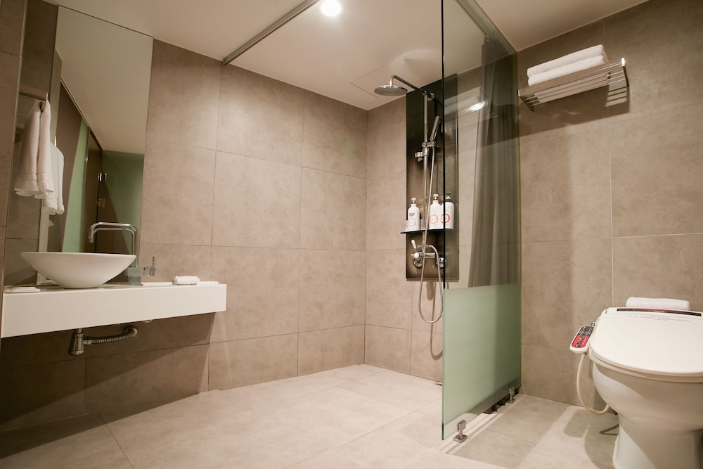 Tria Hotel 59/62