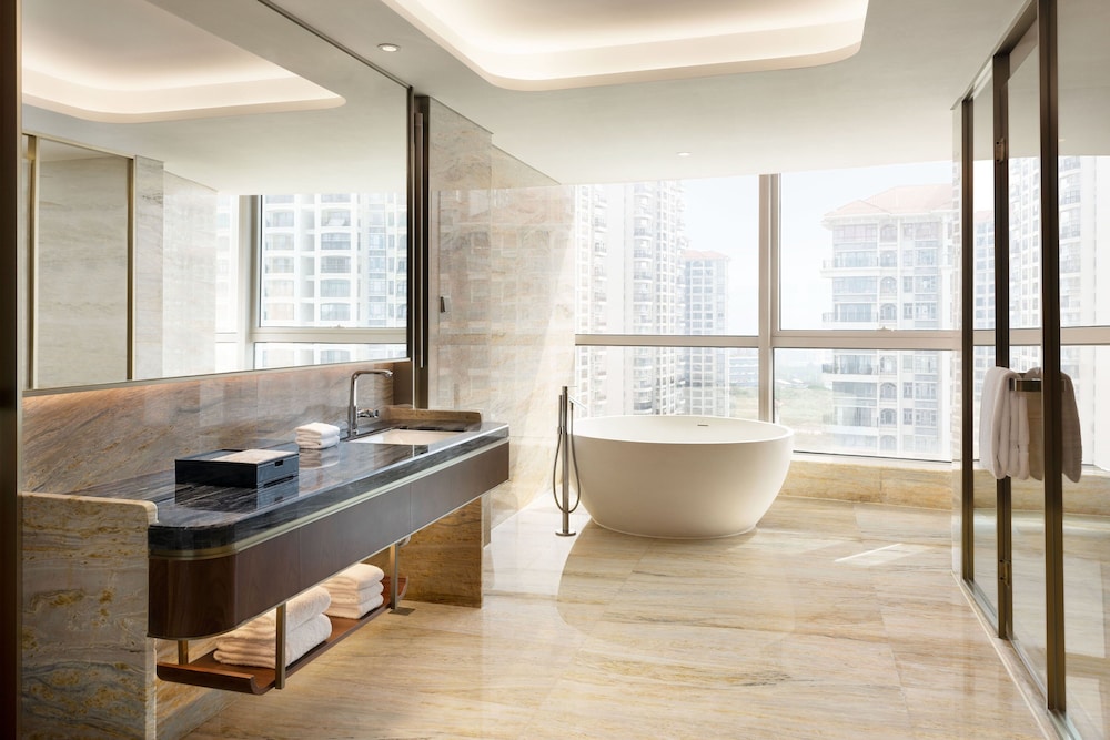 Sheraton Zhanjiang Hotel 28/48