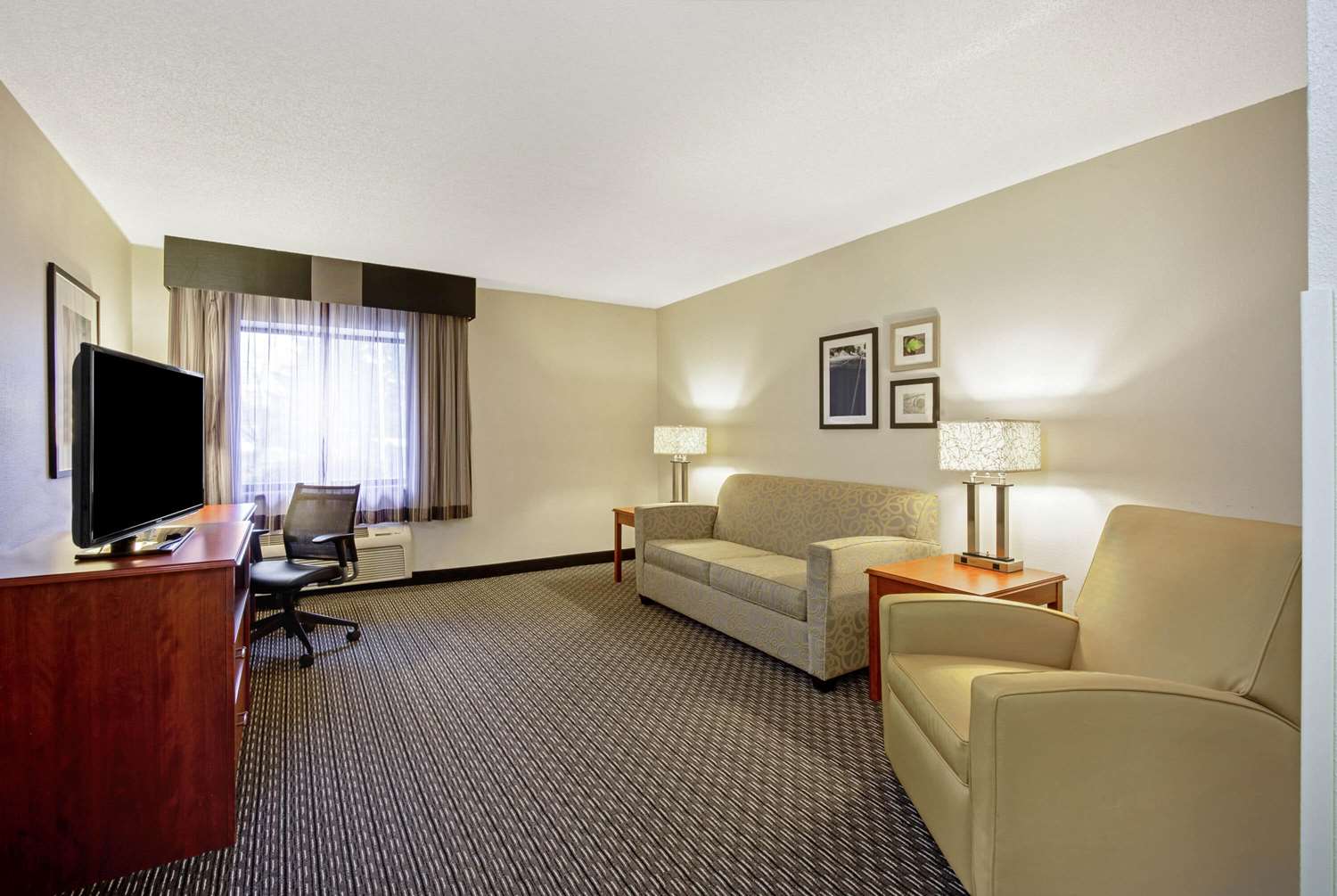 La Quinta Inn And Suites By Wyndham Harrisburg Airport Hershey 29/48