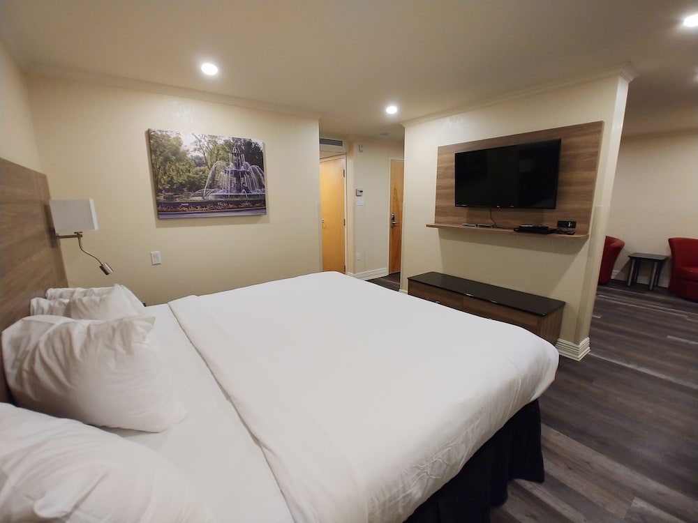 Hotel & Suites Le Dauphin Quebec 5/47