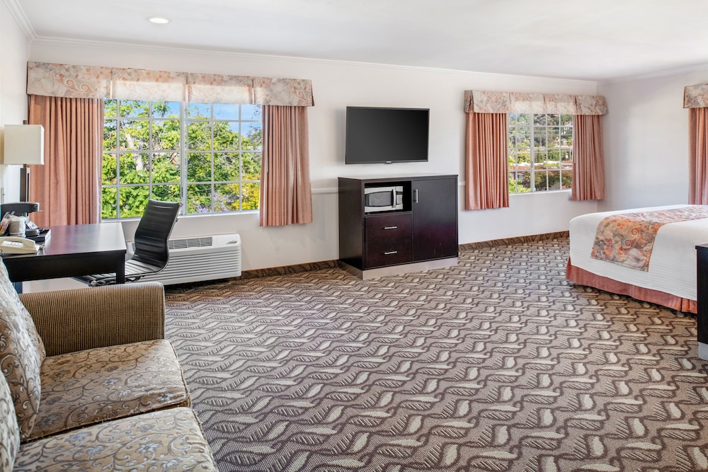 Glendale Hotel 24/38
