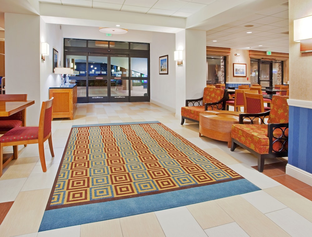 Holiday Inn Express Hotel Suites Santa Cruz 55/72