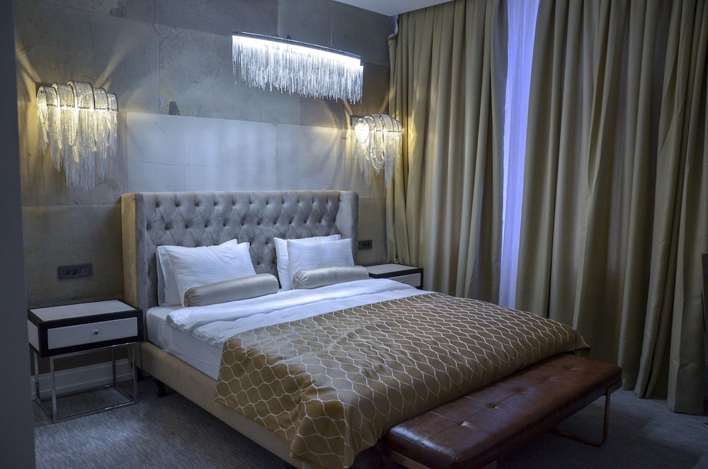 2 BEDROOMS, FAMILY SUITE