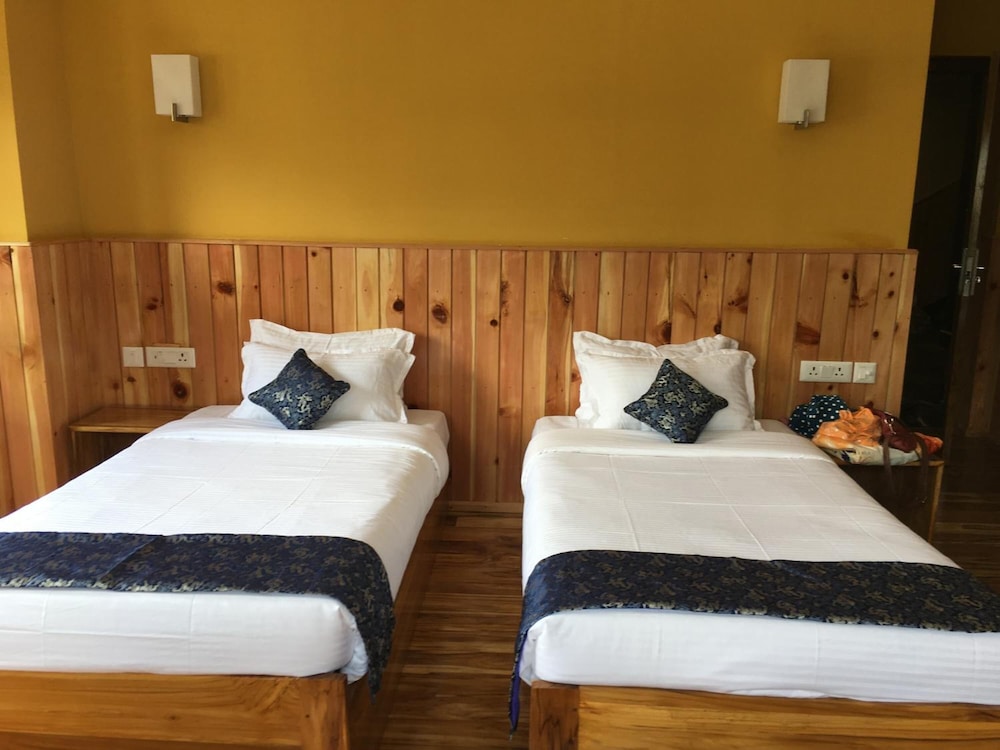 Hotel Khamsum 8/32