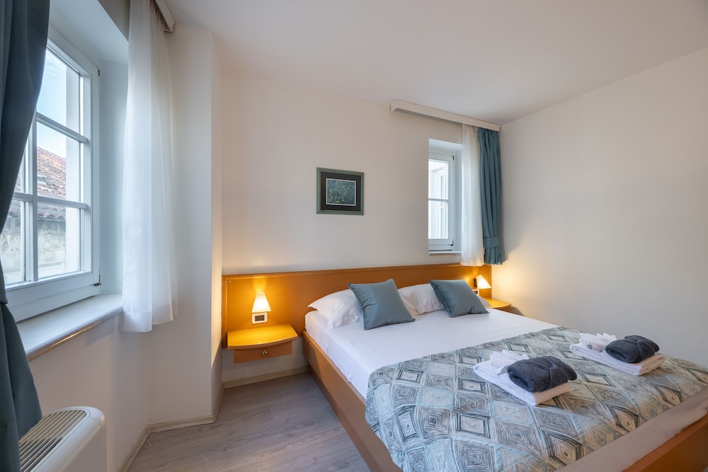 Hotel Villa Fontana 13/50