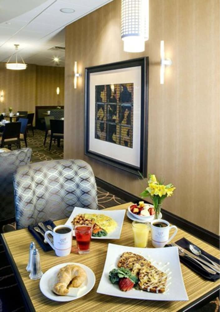 DoubleTree by Hilton Cleveland Downtown Lakeside 59/67