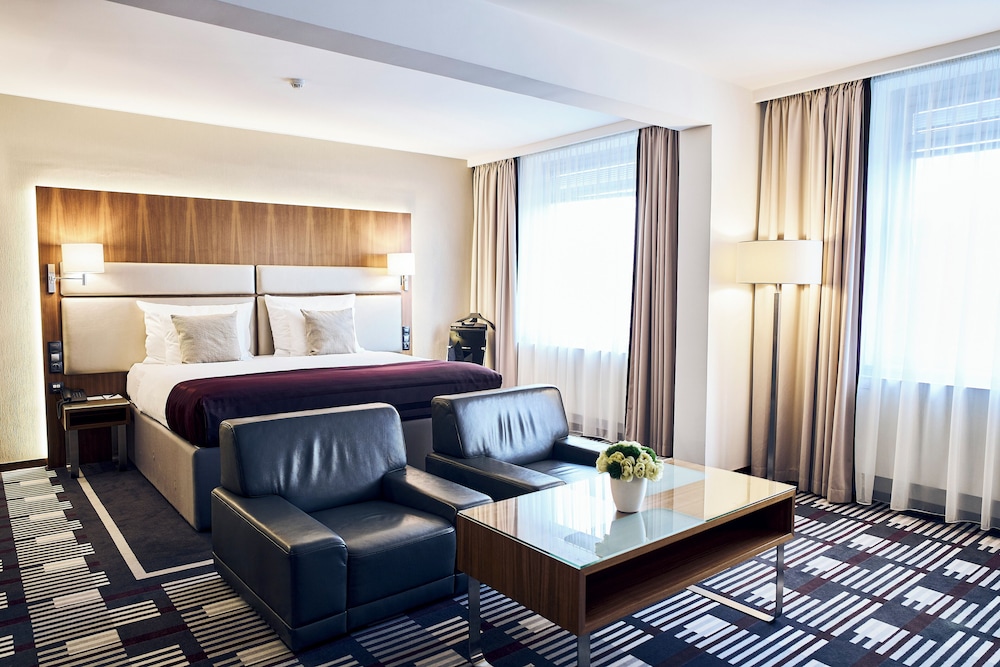EXECUTIVE, STUDIO, SUITE