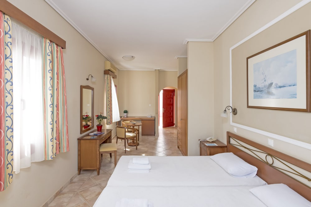 MALTEZANA BEACH HOTEL 4/13