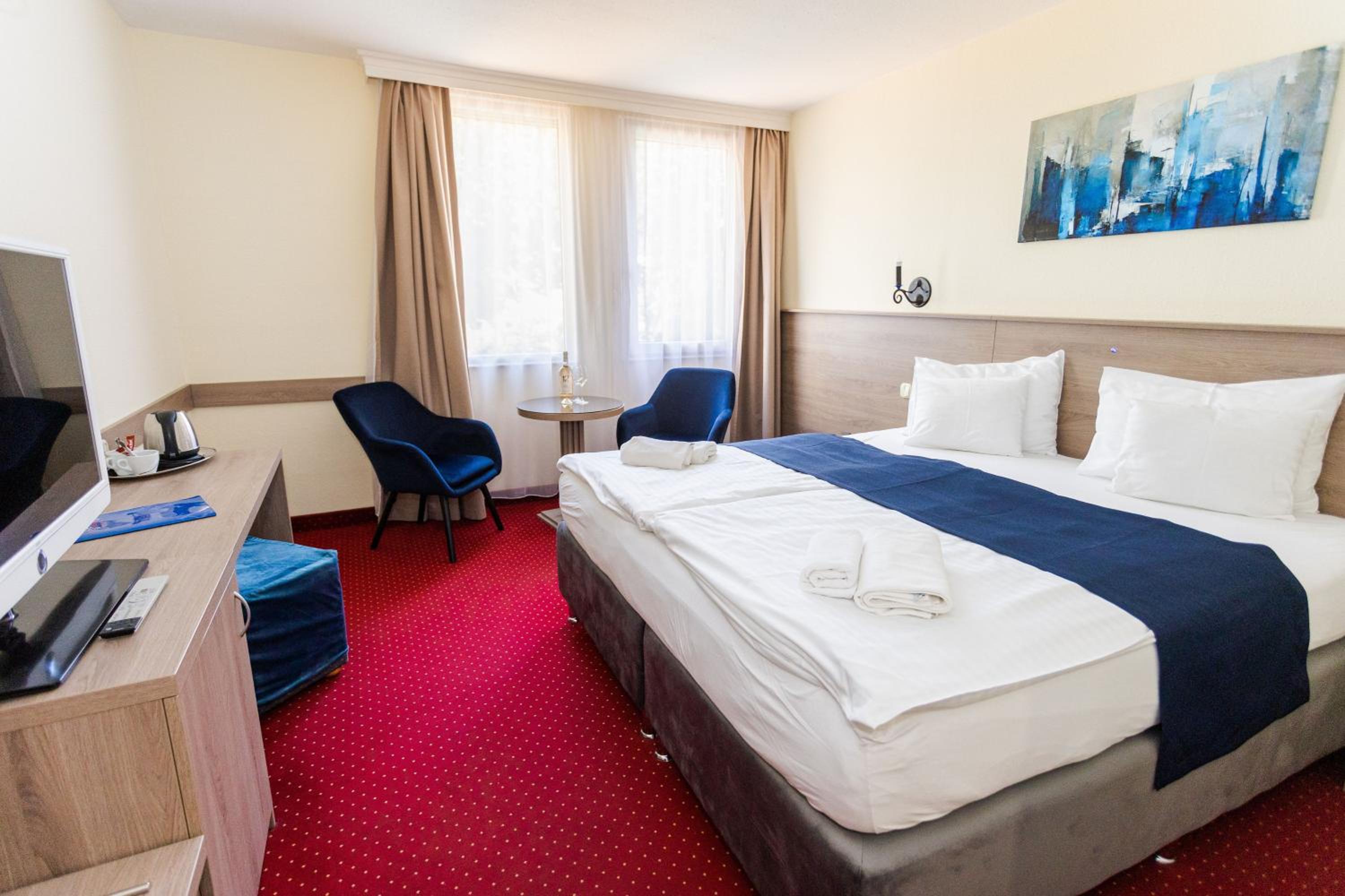 Room, Double or Twin Bed