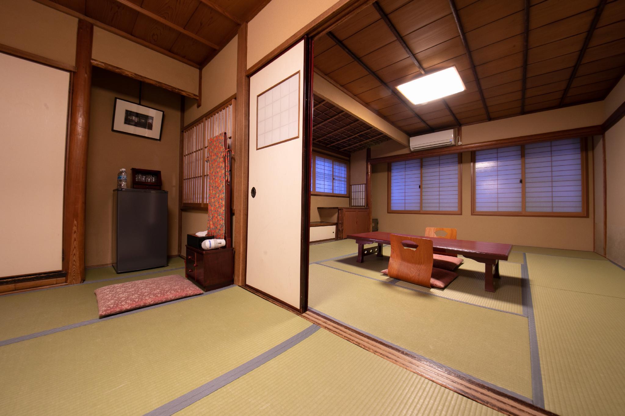 JAPANESE, SHARED BATHROOM