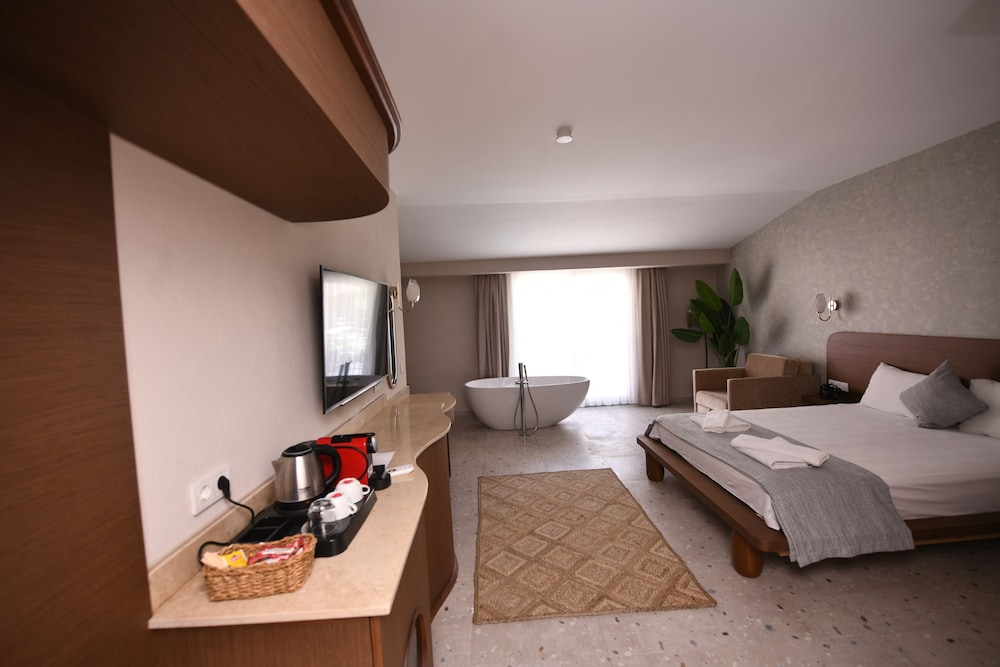 Montebello Deluxe Hotel 24/49