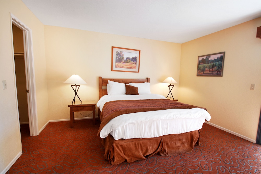 Riviera Oaks Resort & Racquet Club 25/76