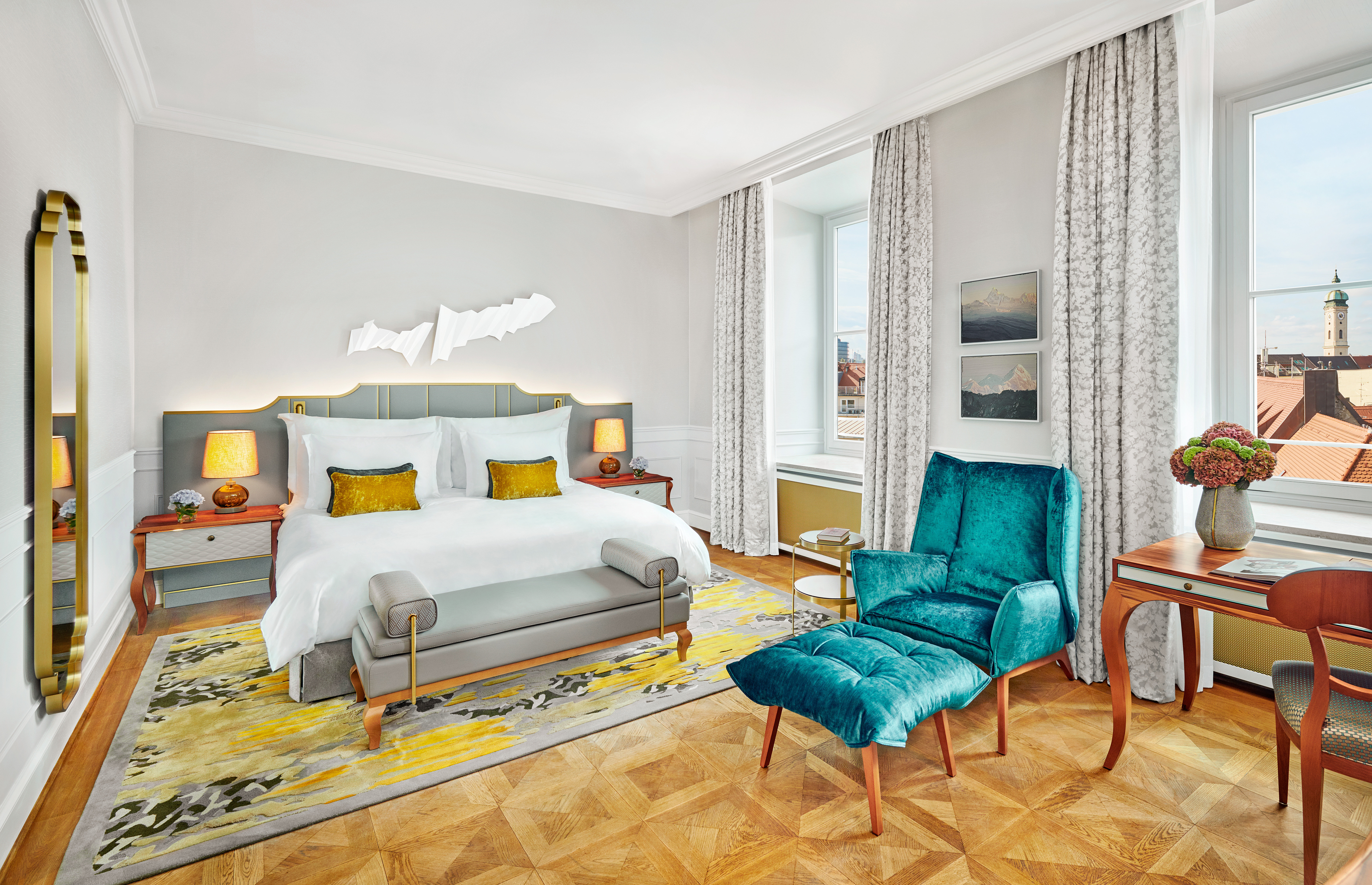PREMIER, DELUXE, KING BED