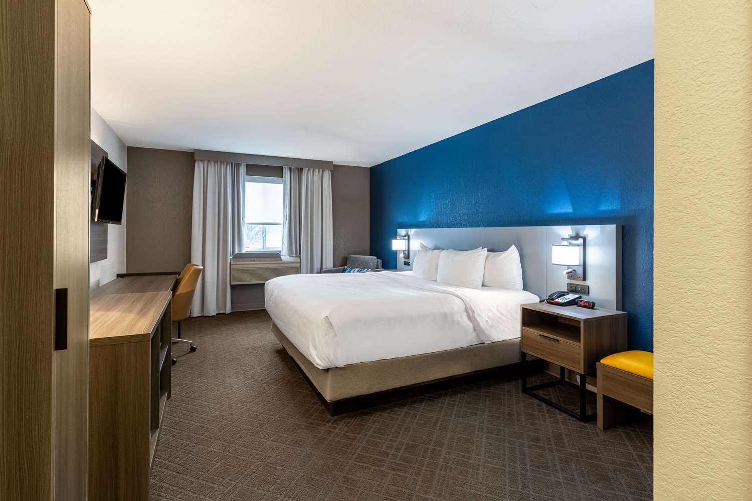 غرفة بسرير كينج، Comfort Inn & Suites Fremont 2/2
