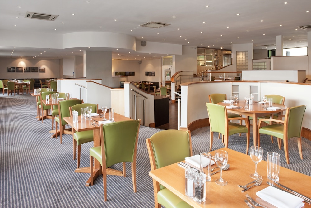 HOLIDAY INN CARDIFF CITY CENTRE 43/64