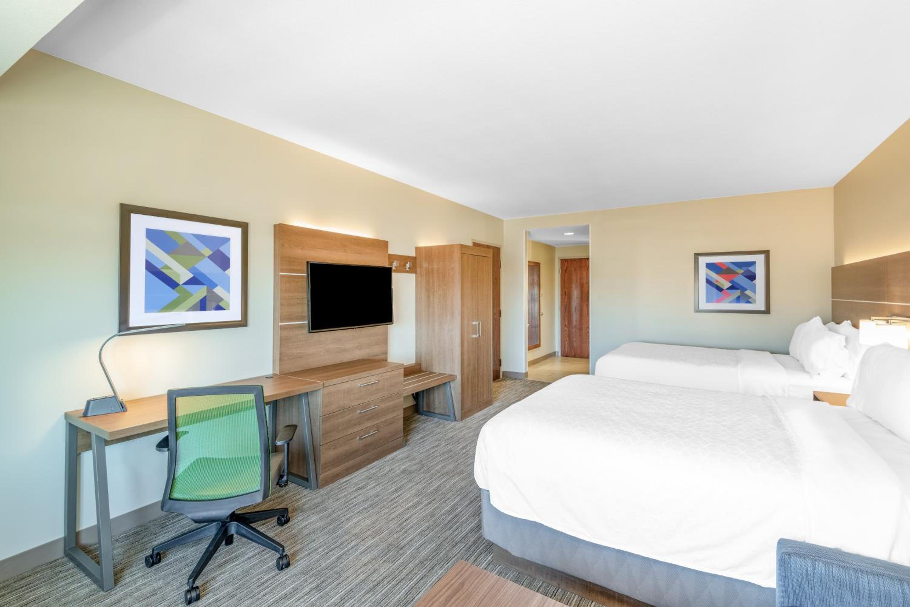 Deluxe, 2 Queen Beds