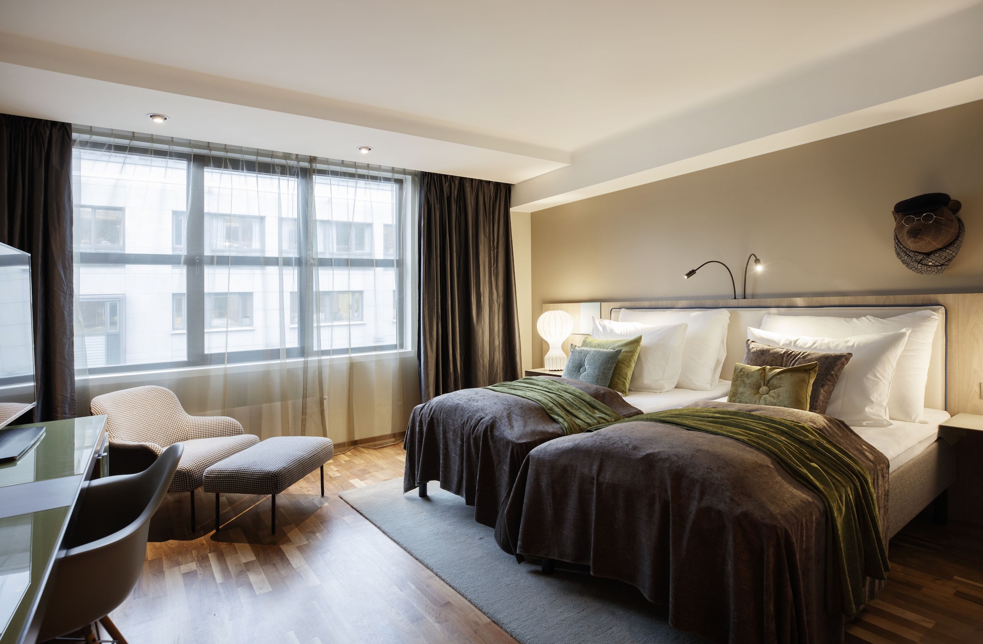 SUPERIOR, DOUBLE OR TWIN BED