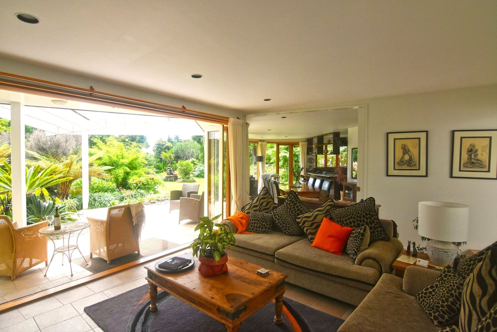 Moon Gate Villa 18/50