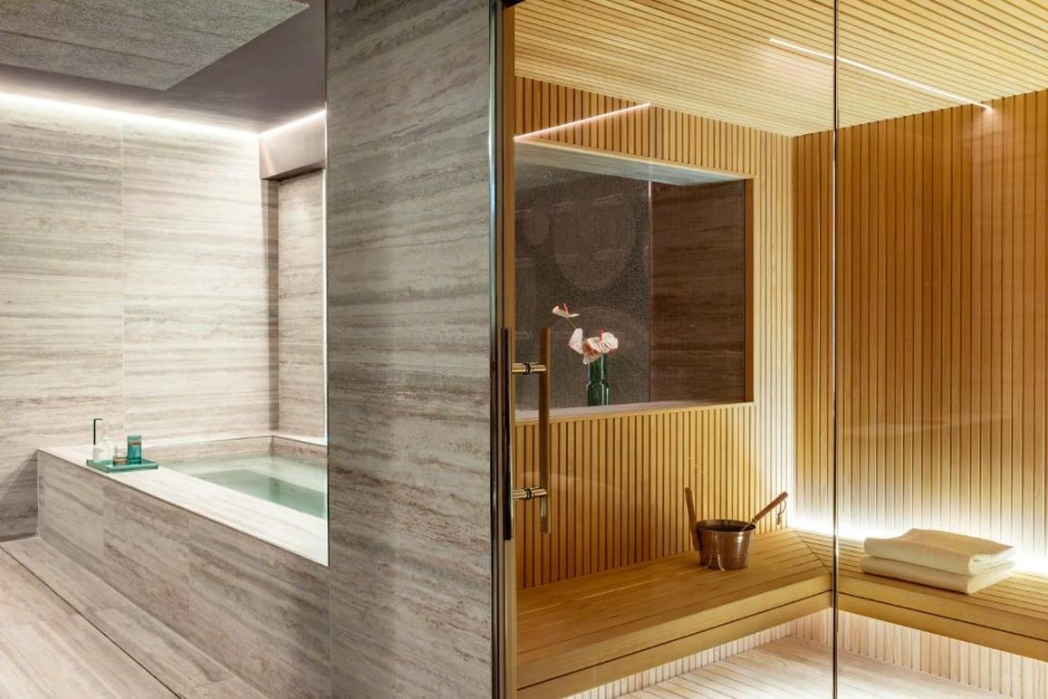 Adoro Hotel 42/72