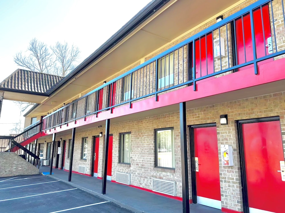 Travelers Inn 4/58