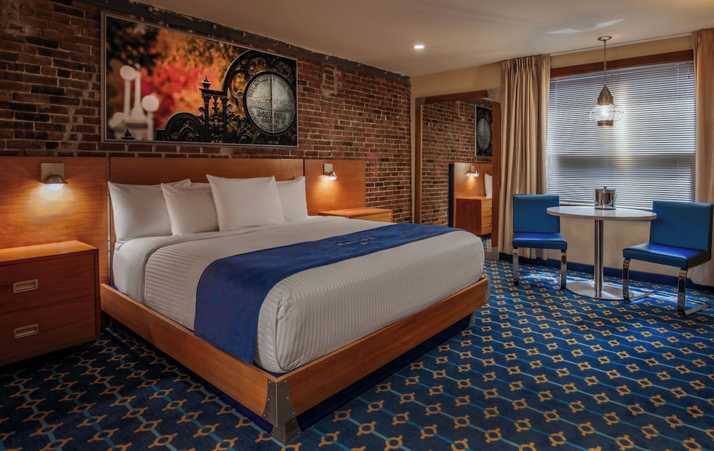 ROOM, KING BED, ATRIUM VIEW